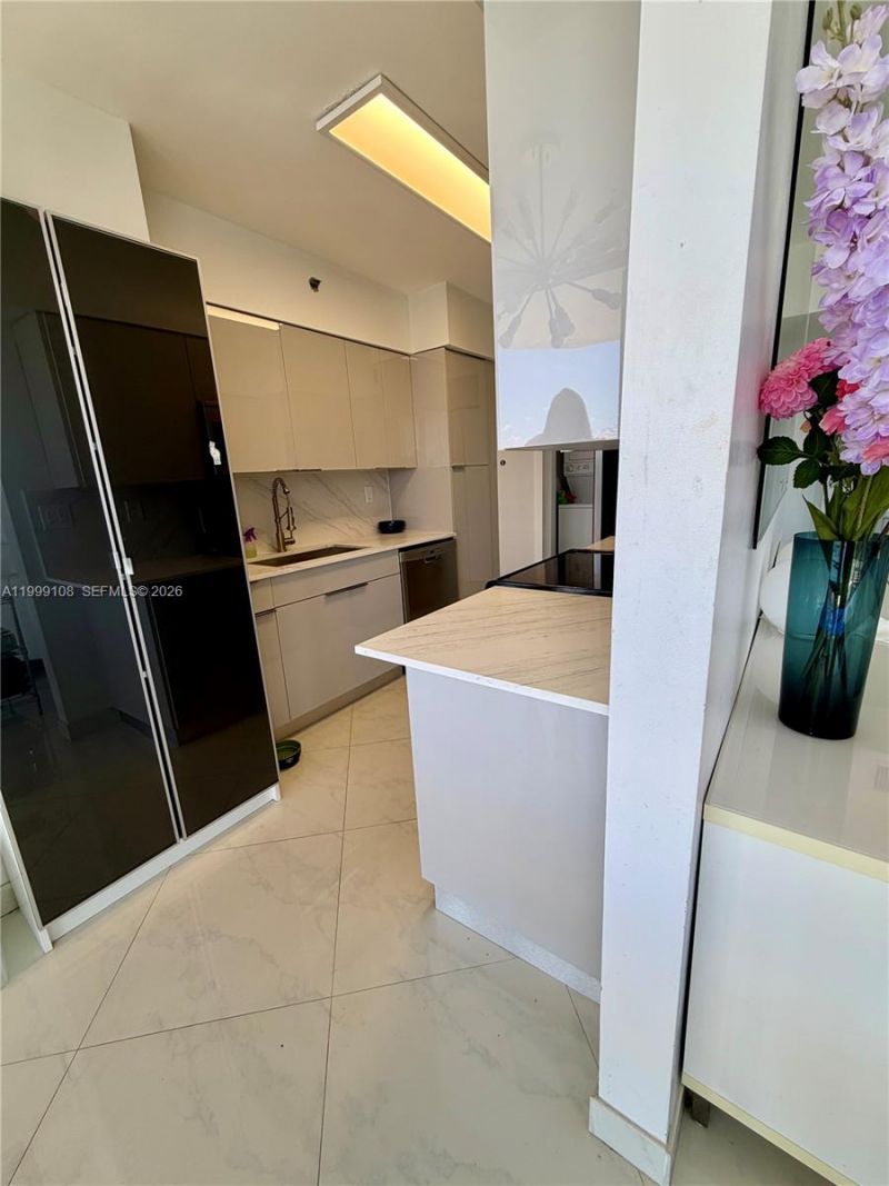 7330 Ocean Ter, Unit 8-C, Miami Beach, FL 33141 Photo