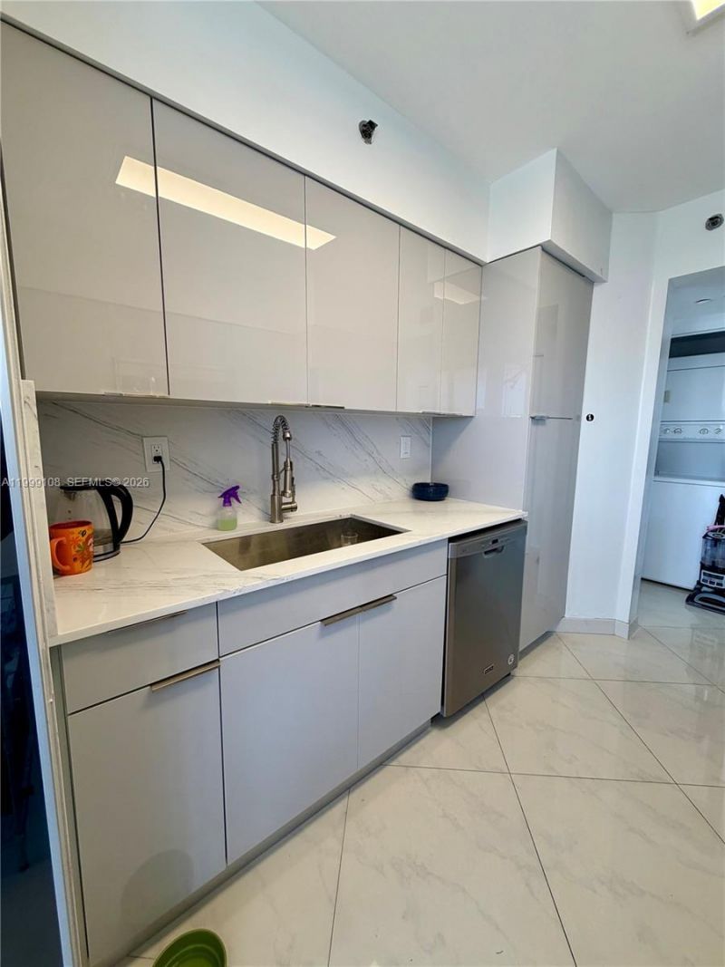 7330 Ocean Ter, Unit 8-C, Miami Beach, FL 33141 Photo