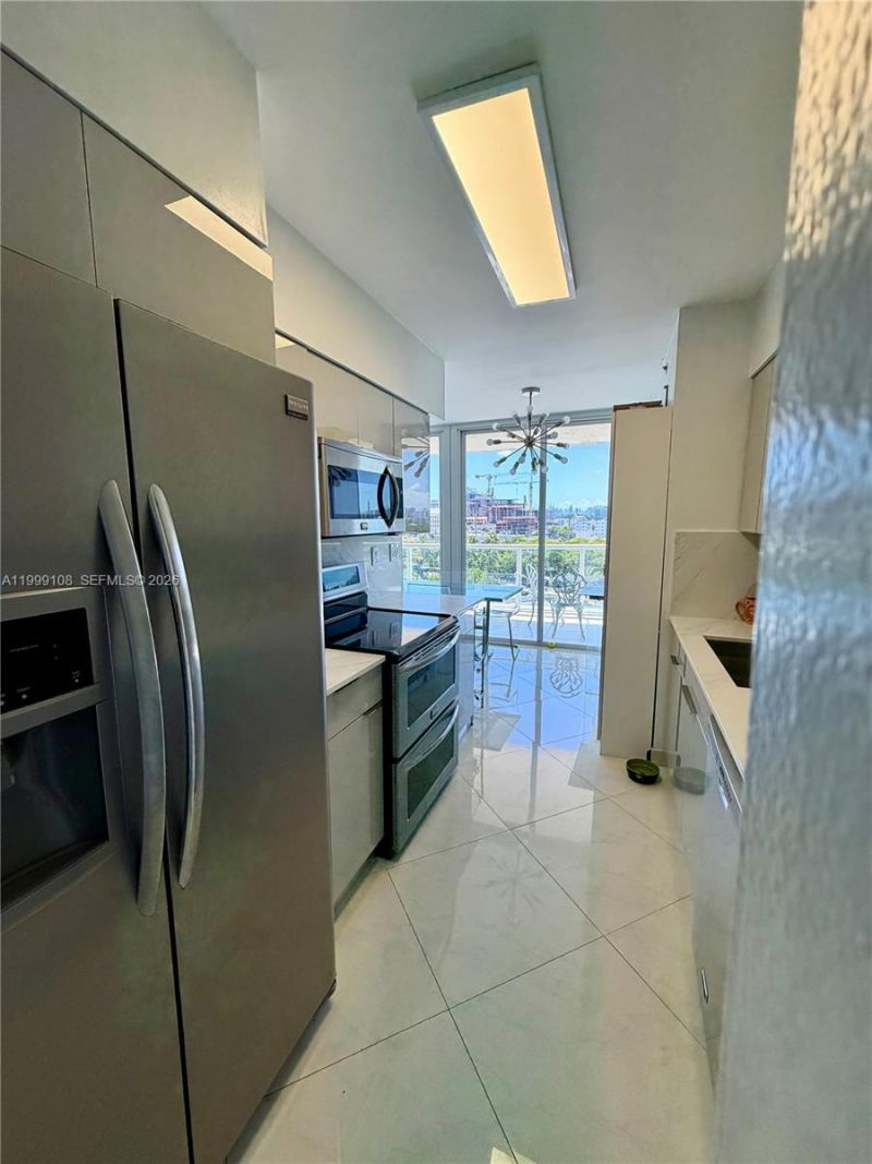 7330 Ocean Ter, Unit 8-C, Miami Beach, FL 33141 Photo