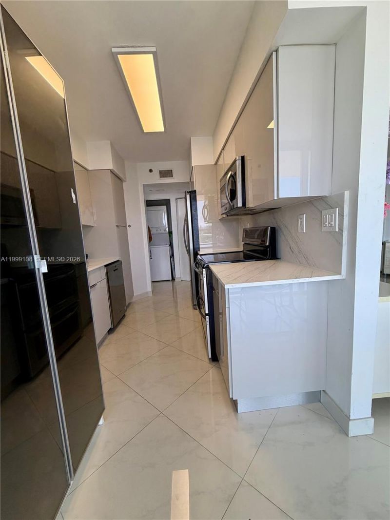 7330 Ocean Ter, Unit 8-C, Miami Beach, FL 33141 Photo