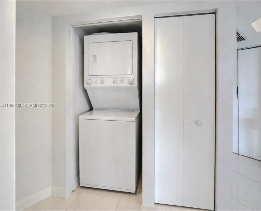 7330 Ocean Ter, Unit 8-C, Miami Beach, FL 33141 Photo