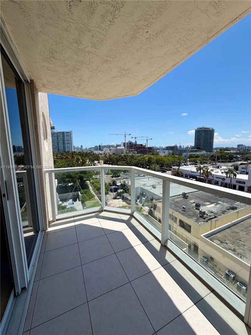 7330 Ocean Ter, Unit 8-C, Miami Beach, FL 33141 Photo