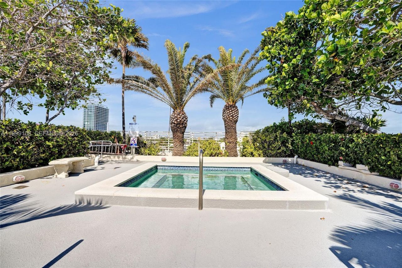 7330 Ocean Ter, Unit 8-C, Miami Beach, FL 33141 Photo