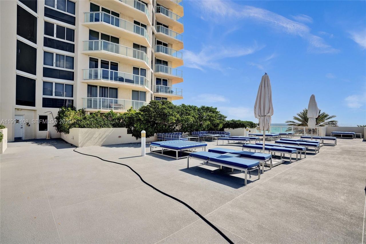 7330 Ocean Ter, Unit 8-C, Miami Beach, FL 33141 Photo