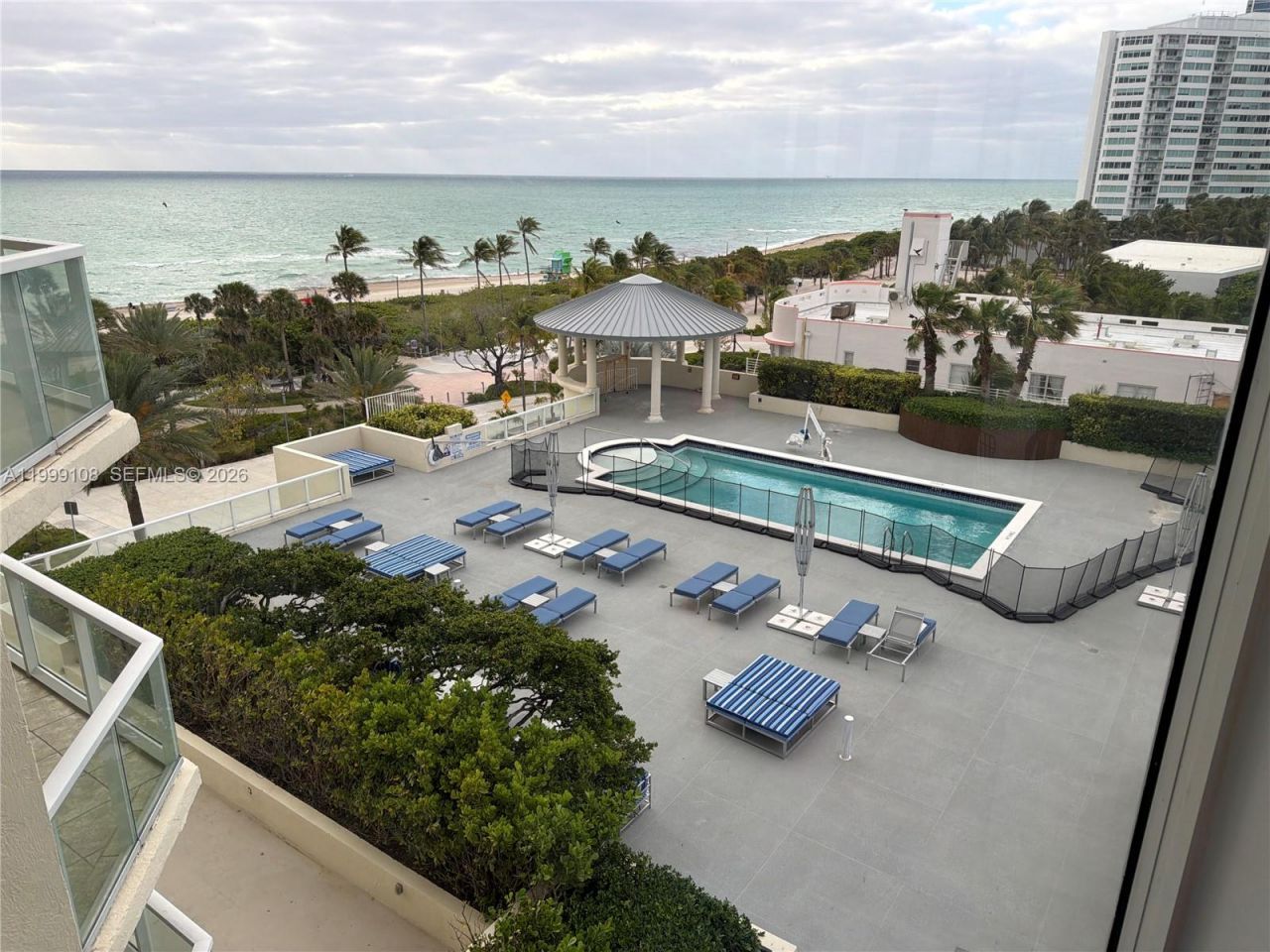 7330 Ocean Ter, Unit 8-C, Miami Beach, FL 33141 Photo