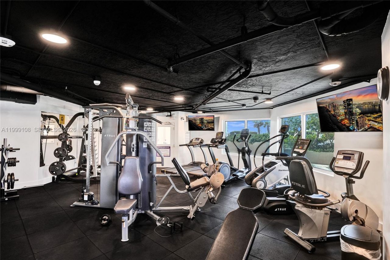 7330 Ocean Ter, Unit 8-C, Miami Beach, FL 33141 Photo