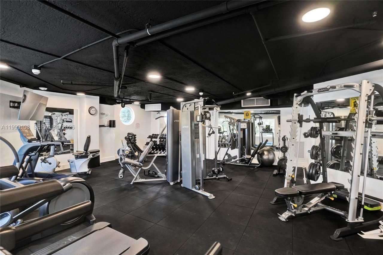 7330 Ocean Ter, Unit 8-C, Miami Beach, FL 33141 Photo