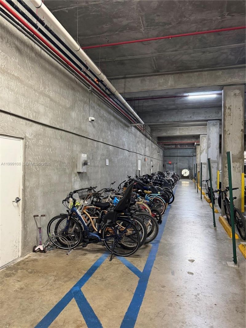 7330 Ocean Ter, Unit 8-C, Miami Beach, FL 33141 Photo