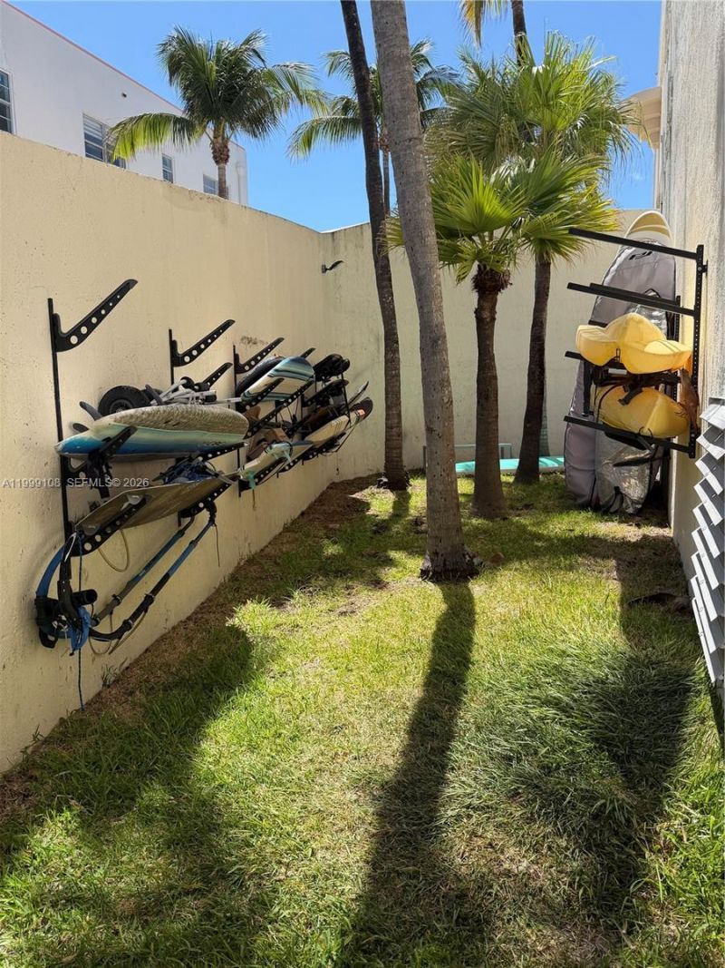 7330 Ocean Ter, Unit 8-C, Miami Beach, FL 33141 Photo