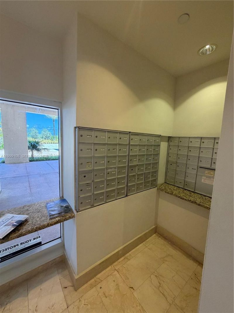 7330 Ocean Ter, Unit 8-C, Miami Beach, FL 33141 Photo