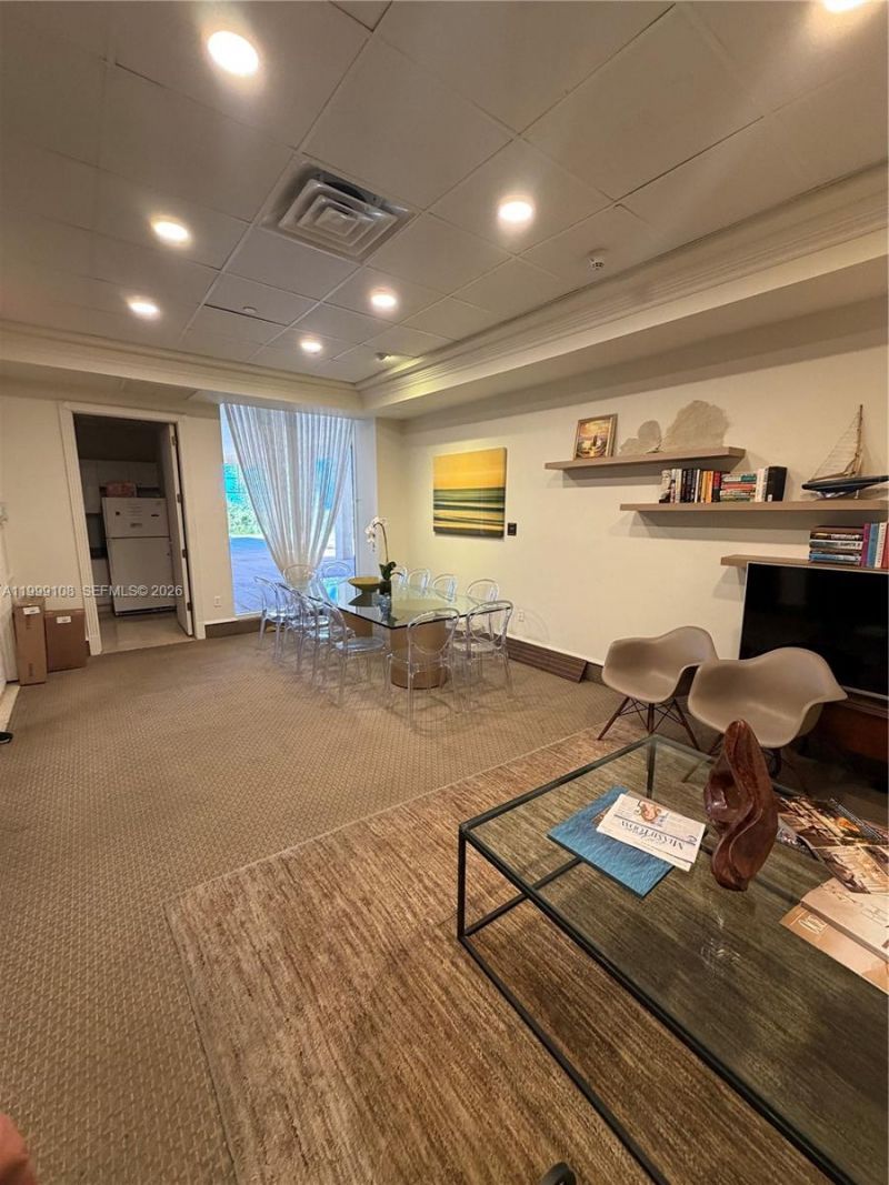 7330 Ocean Ter, Unit 8-C, Miami Beach, FL 33141 Photo