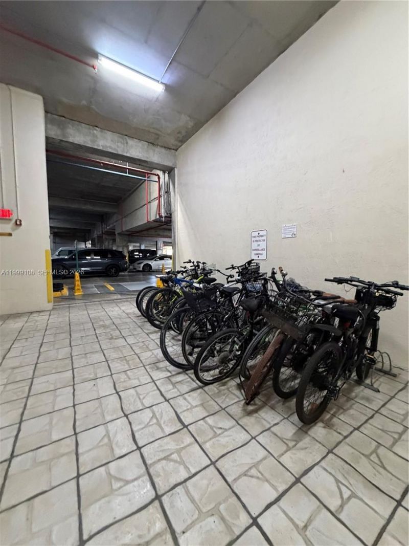 7330 Ocean Ter, Unit 8-C, Miami Beach, FL 33141 Photo