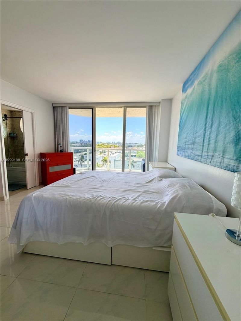 7330 Ocean Ter, Unit 8-C, Miami Beach, FL 33141 Photo