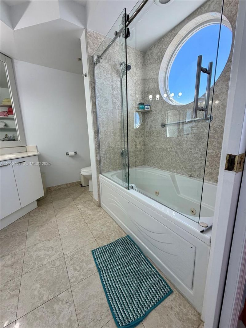 7330 Ocean Ter, Unit 8-C, Miami Beach, FL 33141 Photo