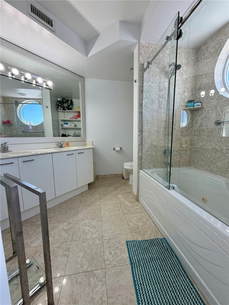 7330 Ocean Ter, Unit 8-C, Miami Beach, FL 33141 Photo
