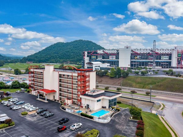 120 Raceday Center Drive, Unit 303, Bristol, TN 37620