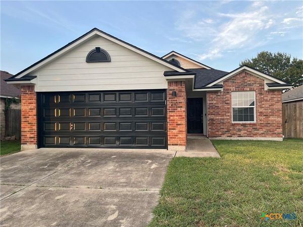 210 Yellowstone Drive, Victoria, TX 77904