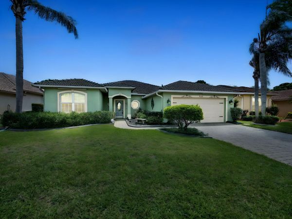529 Waverly Circle, Port St. Lucie, FL 34983