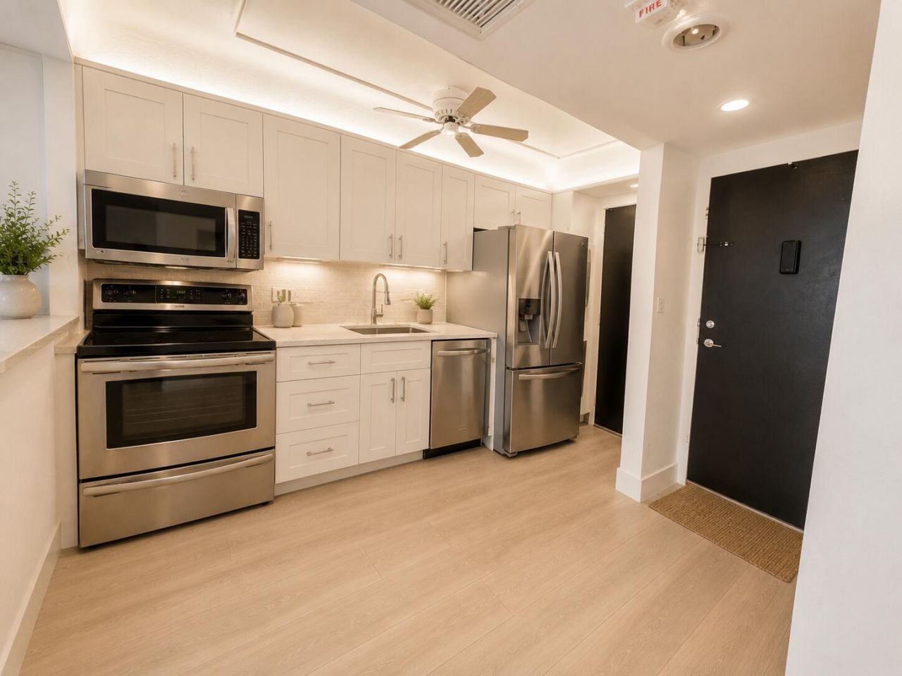 5401 Collins Avenue, Unit Apt 144, Miami Beach, FL 33140 Photo