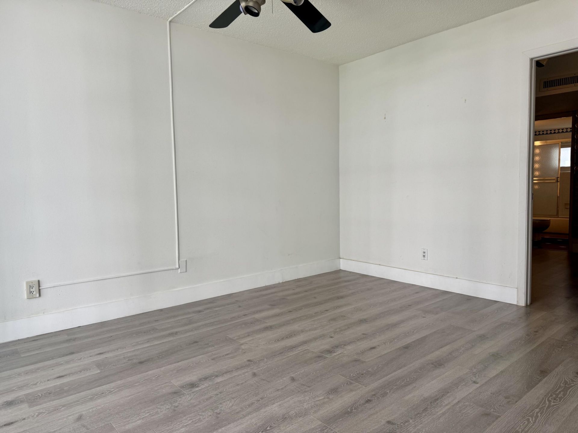 5401 Collins Avenue, Unit Apt 144, Miami Beach, FL 33140 Photo