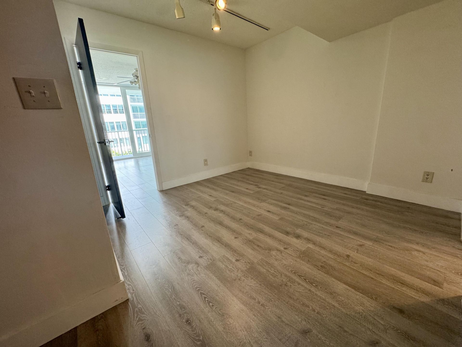 5401 Collins Avenue, Unit Apt 144, Miami Beach, FL 33140 Photo