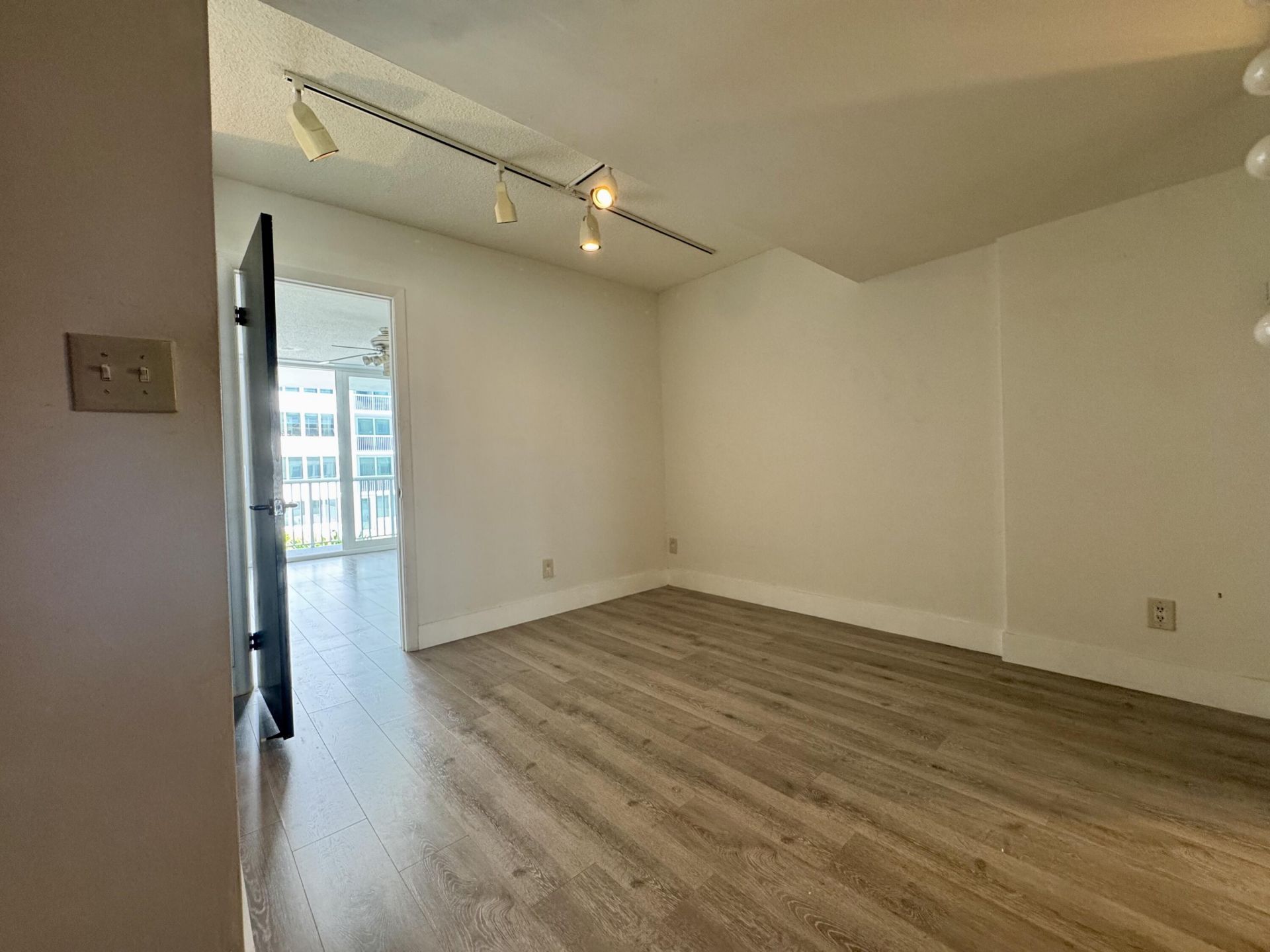 5401 Collins Avenue, Unit Apt 144, Miami Beach, FL 33140 Photo