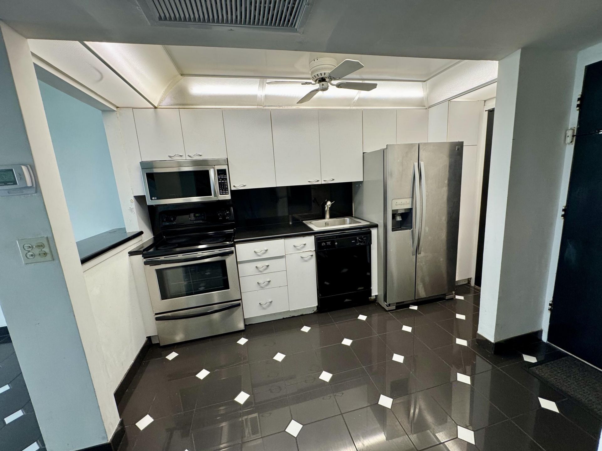 5401 Collins Avenue, Unit Apt 144, Miami Beach, FL 33140 Photo