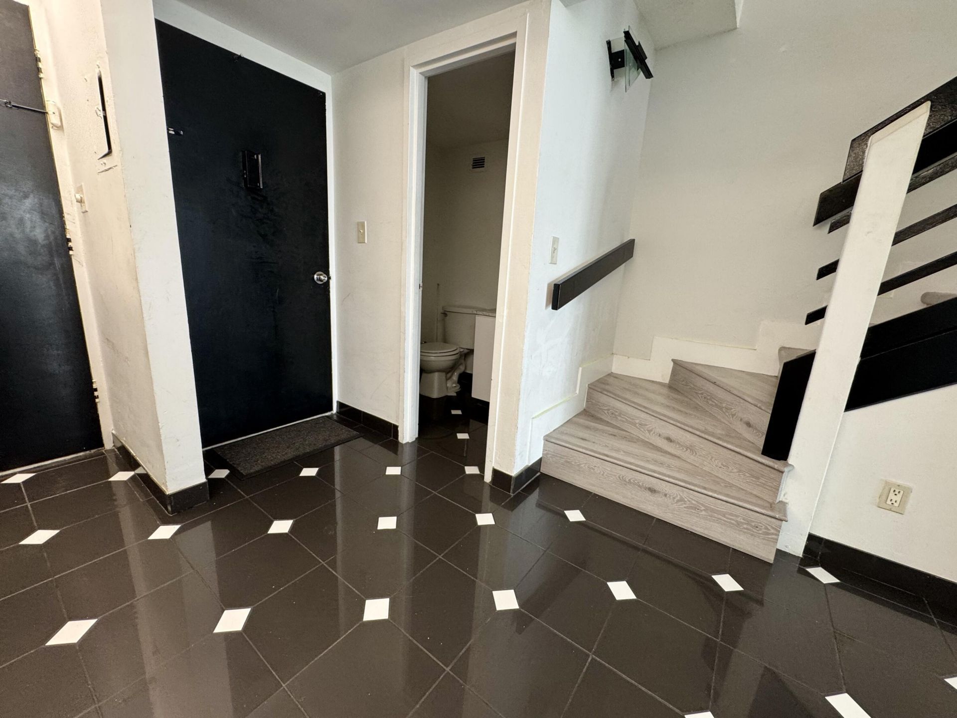 5401 Collins Avenue, Unit Apt 144, Miami Beach, FL 33140 Photo