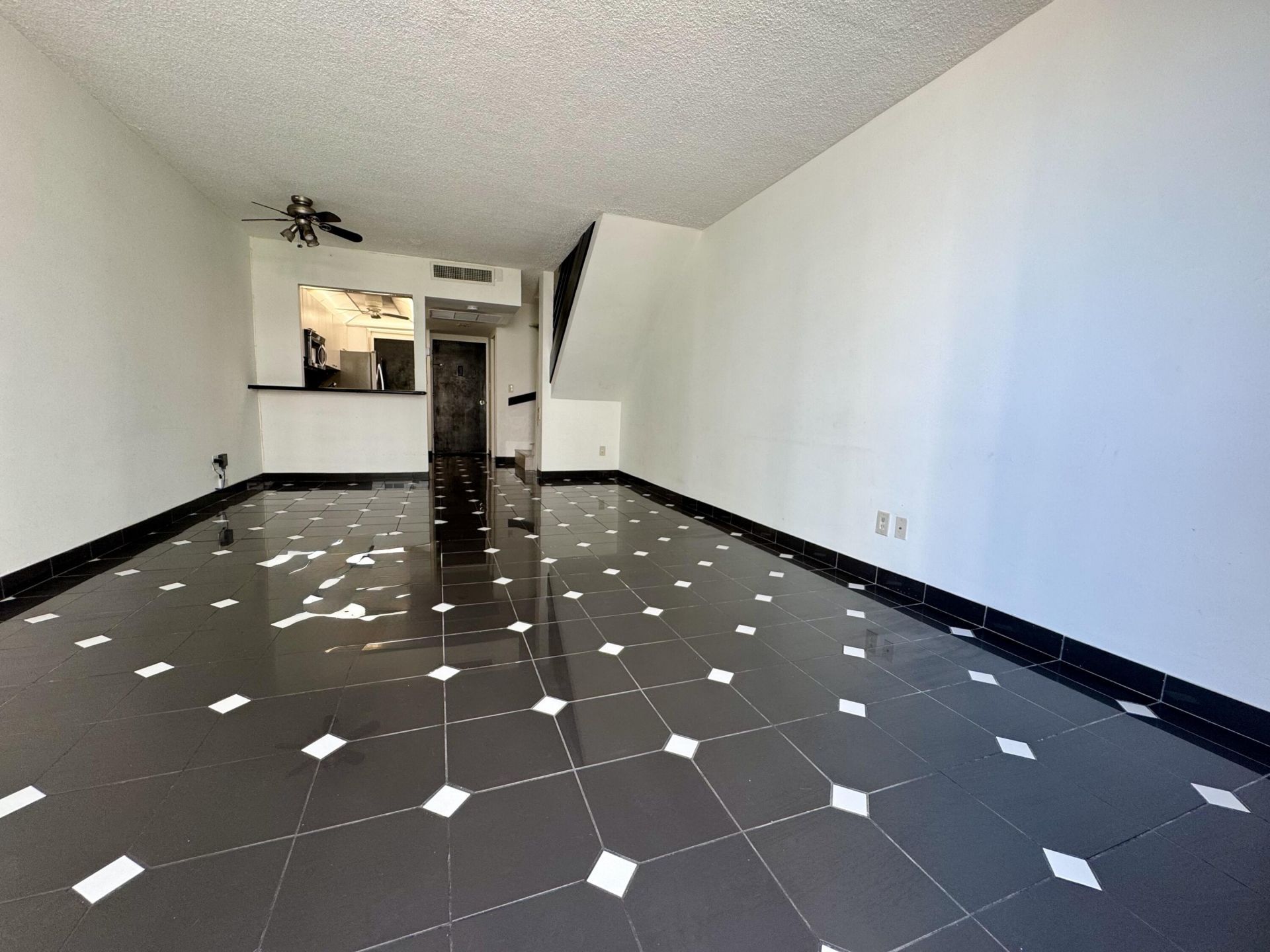5401 Collins Avenue, Unit Apt 144, Miami Beach, FL 33140 Photo