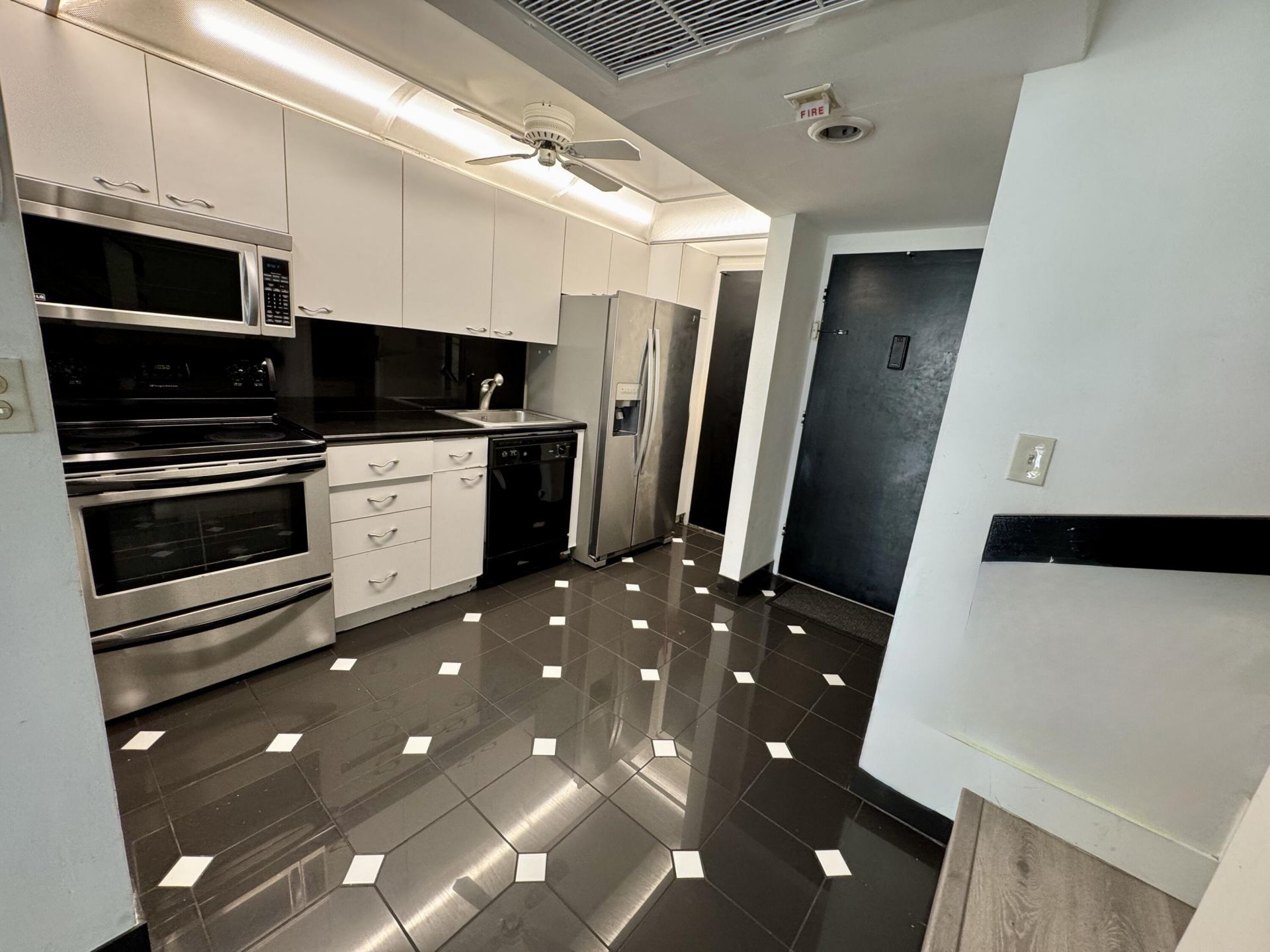 5401 Collins Avenue, Unit Apt 144, Miami Beach, FL 33140 Photo