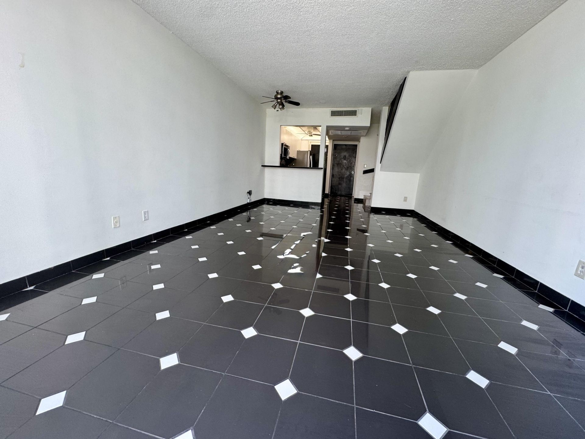 5401 Collins Avenue, Unit Apt 144, Miami Beach, FL 33140 Photo