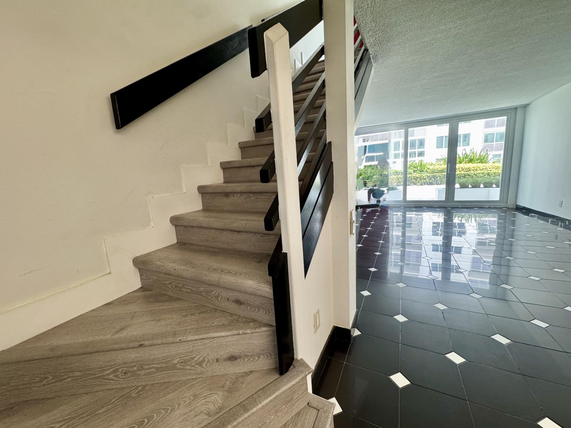 5401 Collins Avenue, Unit Apt 144, Miami Beach, FL 33140 Photo