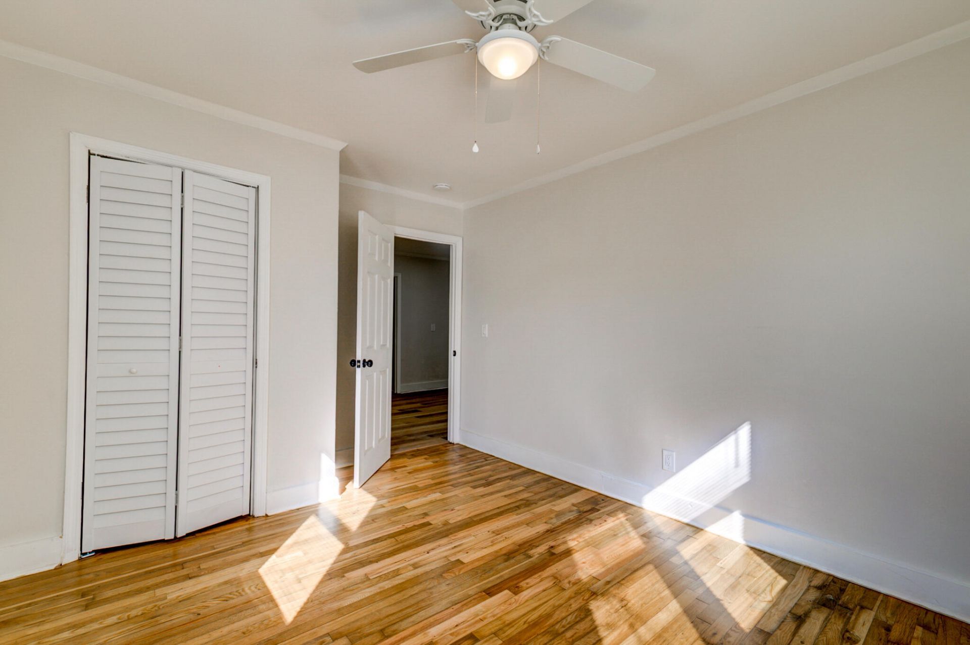 5877 Kirkwood Avenue Photo 10