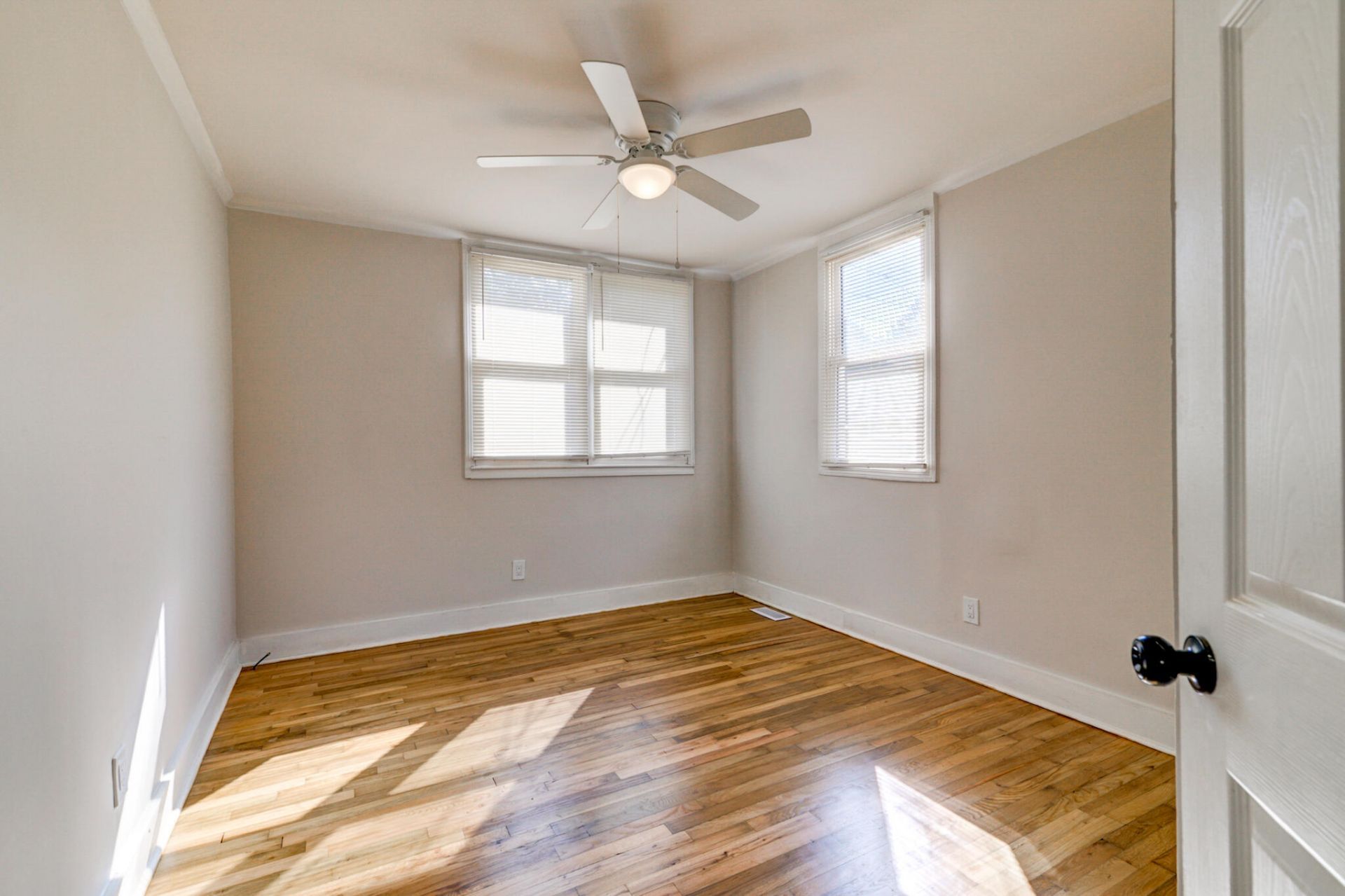 5877 Kirkwood Avenue Photo 9