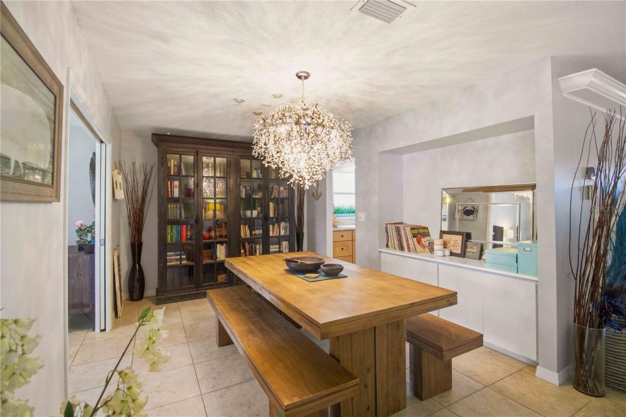 7354 W Country Club Drive N, Sarasota, FL 34243 Photo