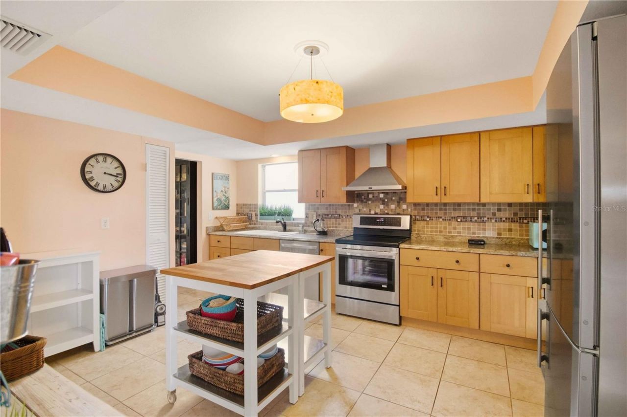 7354 W Country Club Drive N, Sarasota, FL 34243 Photo