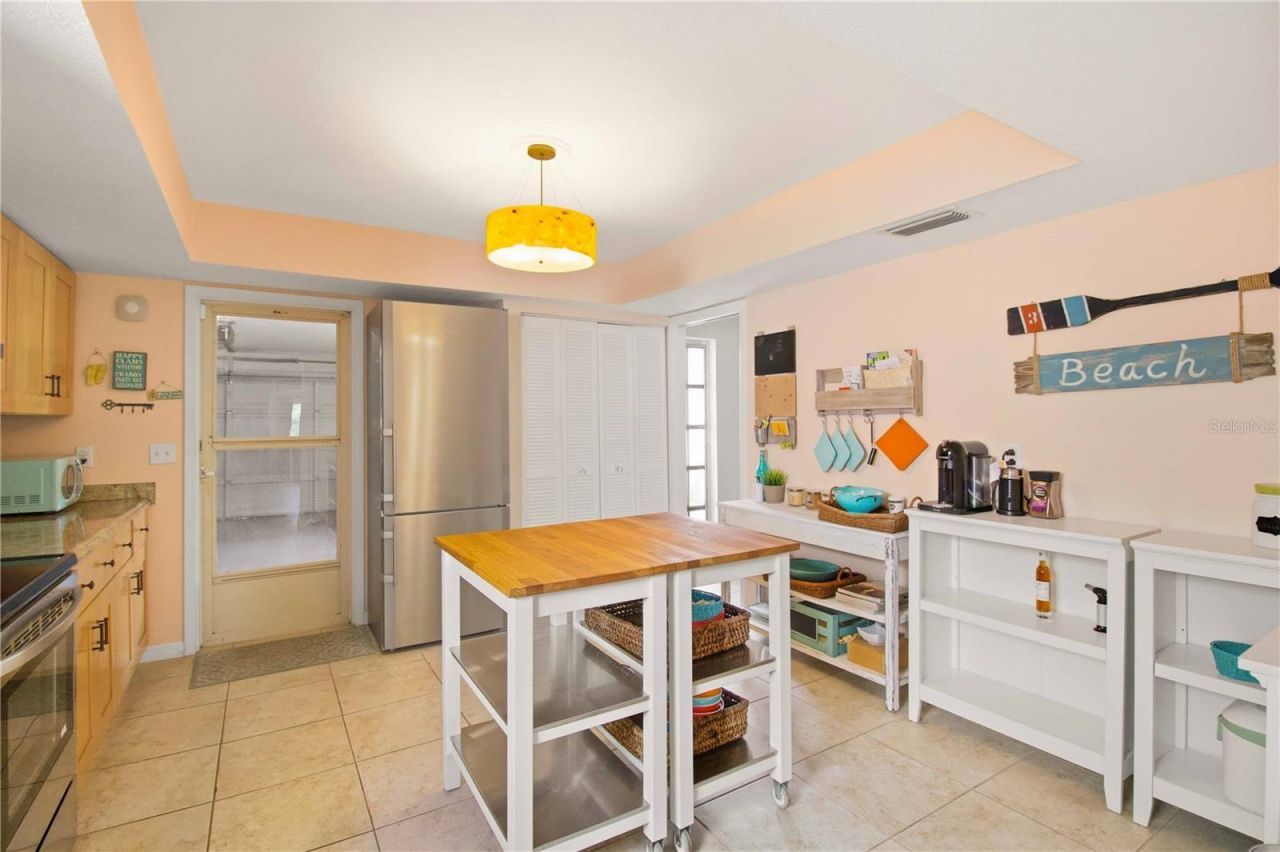 7354 W Country Club Drive N, Sarasota, FL 34243 Photo