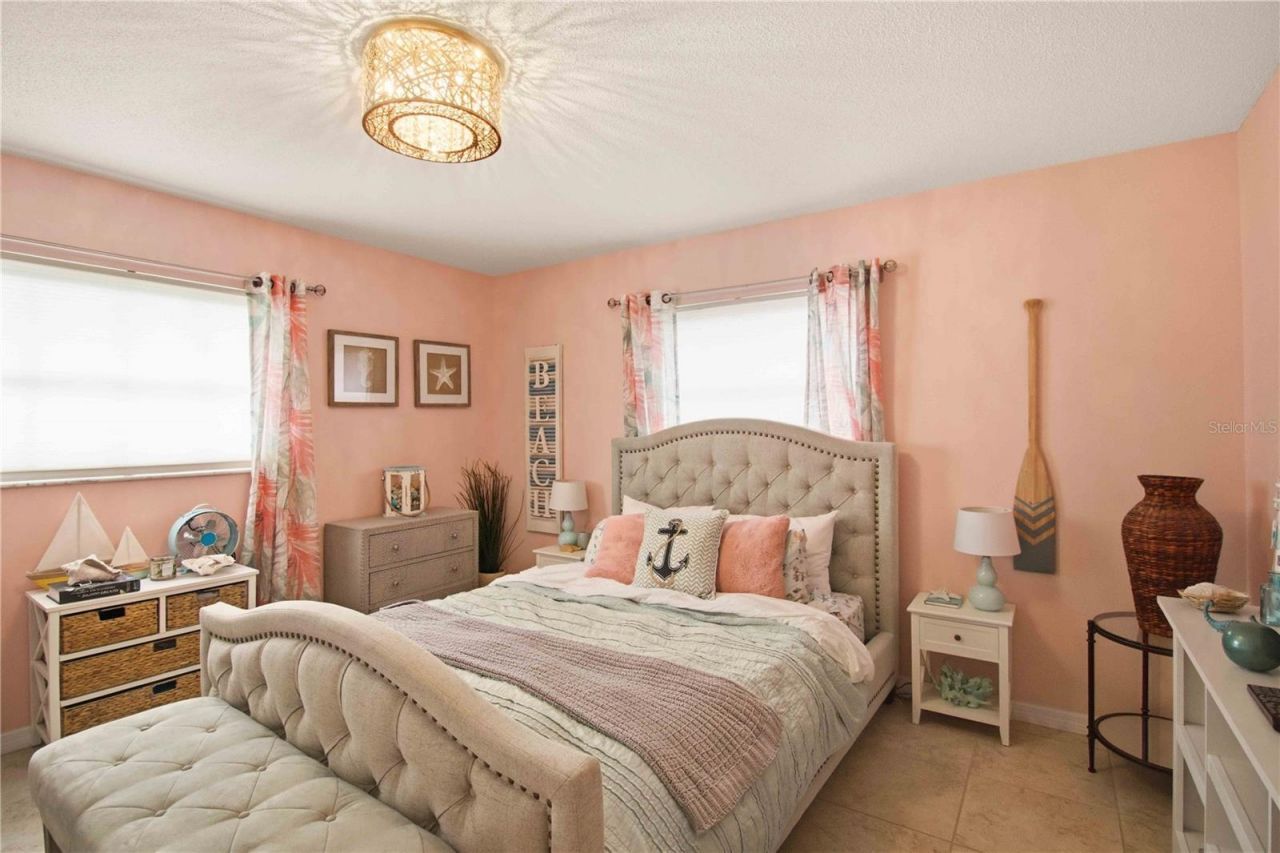 7354 W Country Club Drive N, Sarasota, FL 34243 Photo