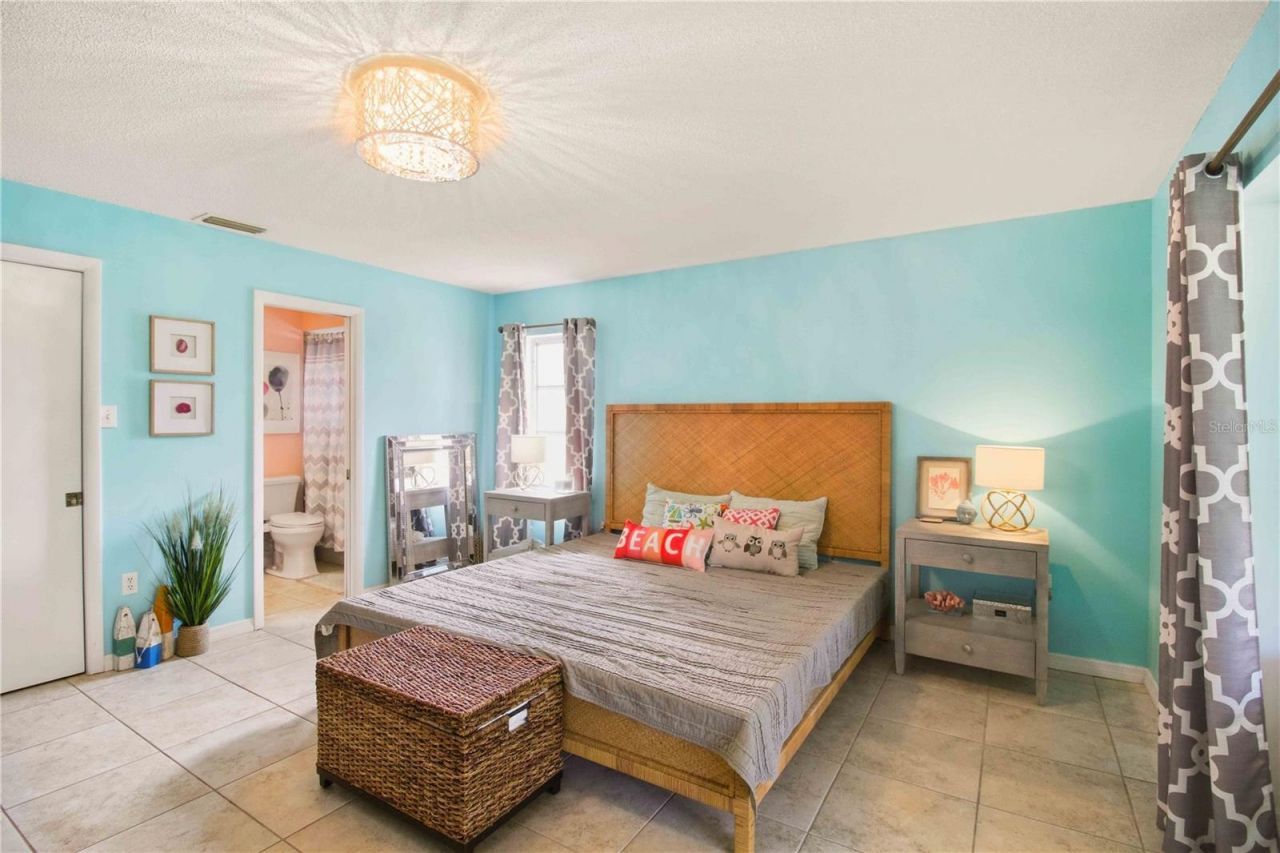 7354 W Country Club Drive N, Sarasota, FL 34243 Photo