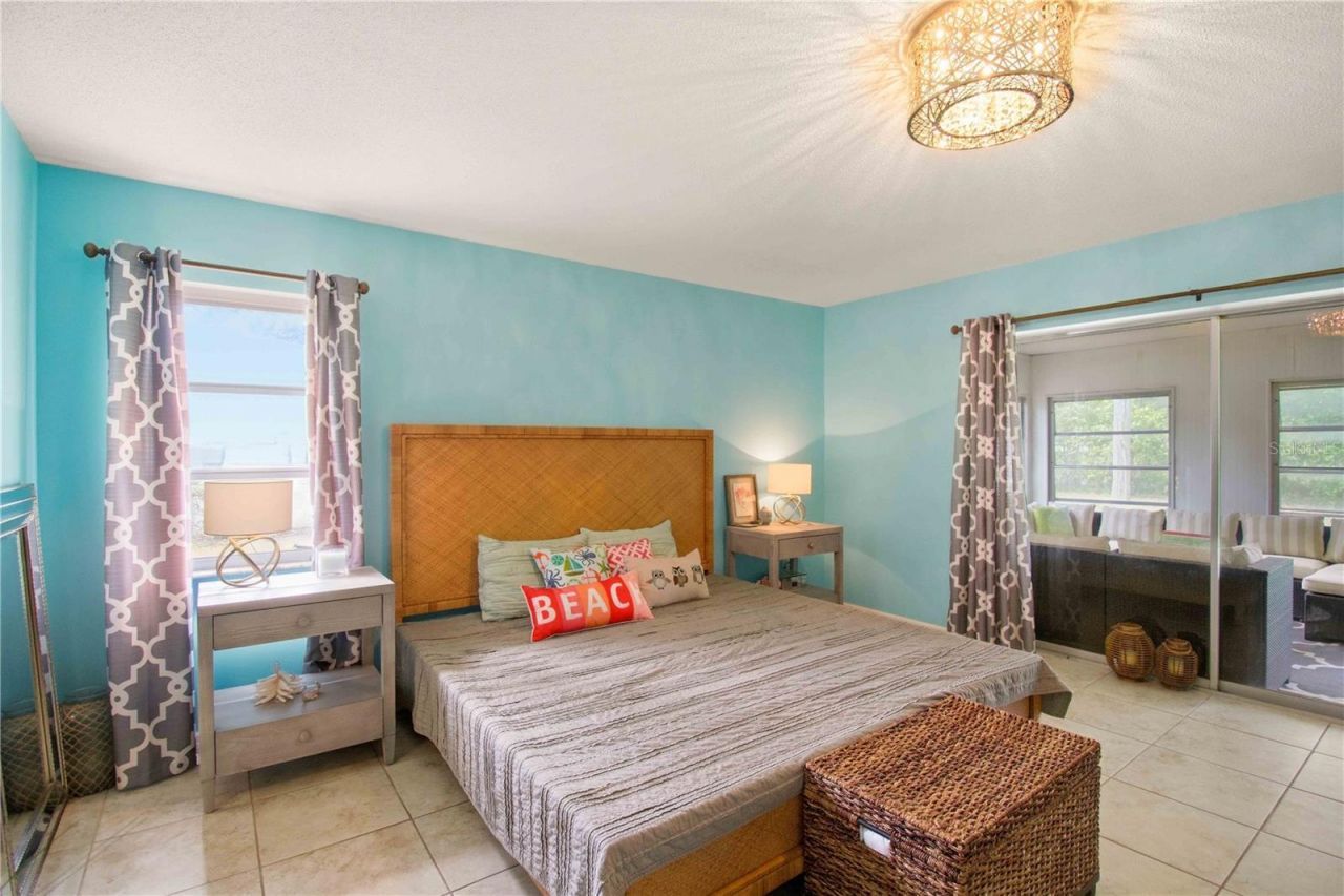 7354 W Country Club Drive N, Sarasota, FL 34243 Photo