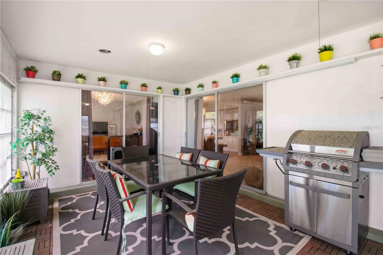 7354 W Country Club Drive N, Sarasota, FL 34243 Photo