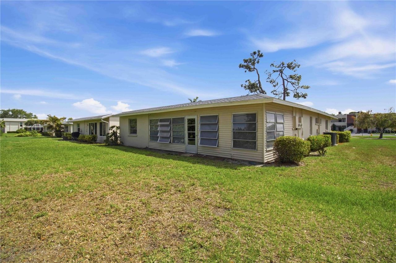 7354 W Country Club Drive N, Sarasota, FL 34243 Photo
