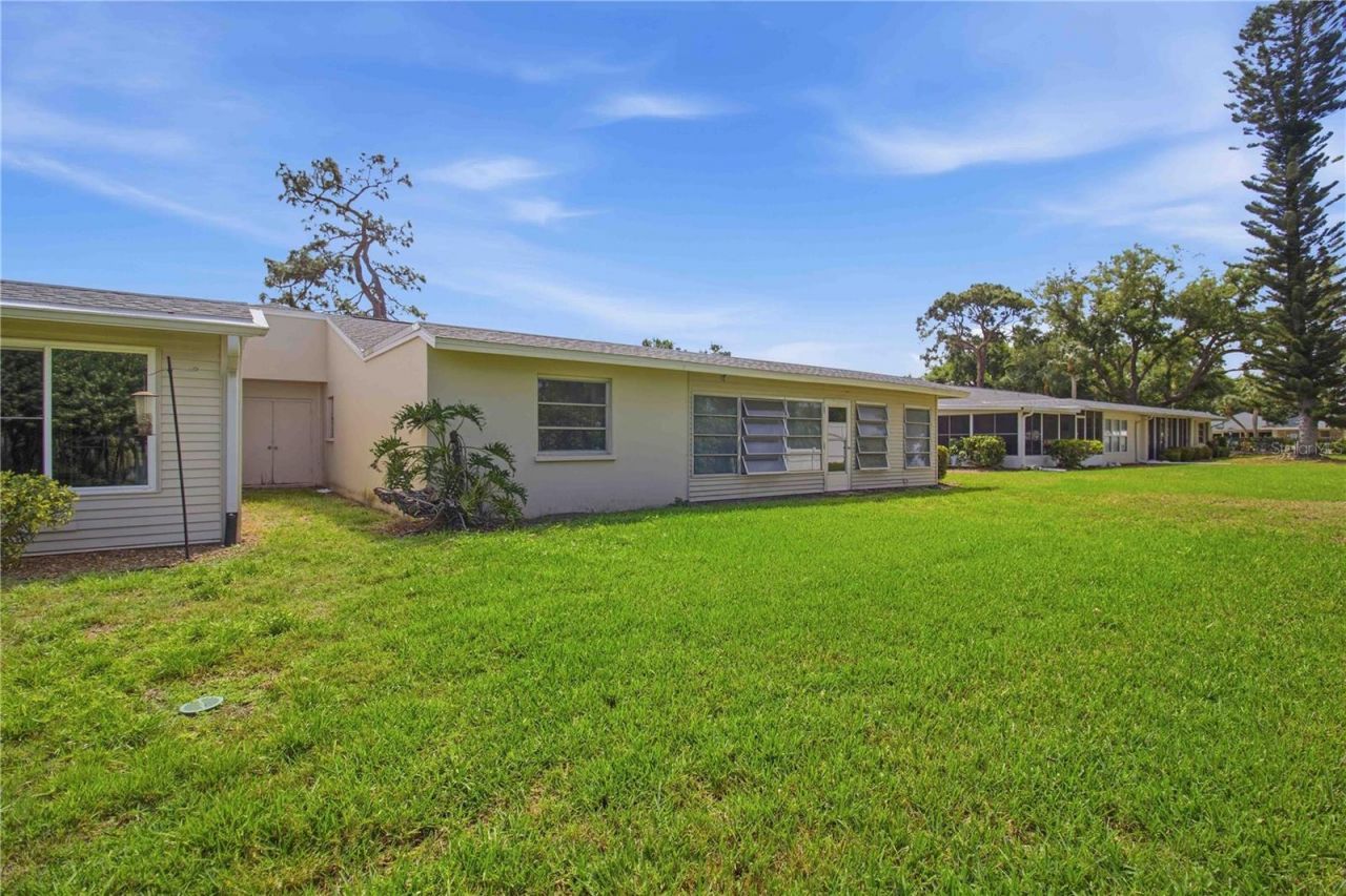 7354 W Country Club Drive N, Sarasota, FL 34243 Photo