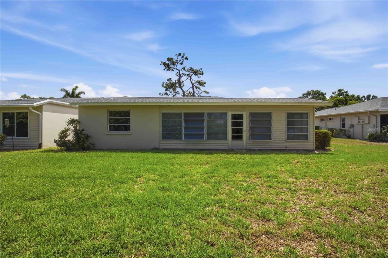 7354 W Country Club Drive N, Sarasota, FL 34243 Photo