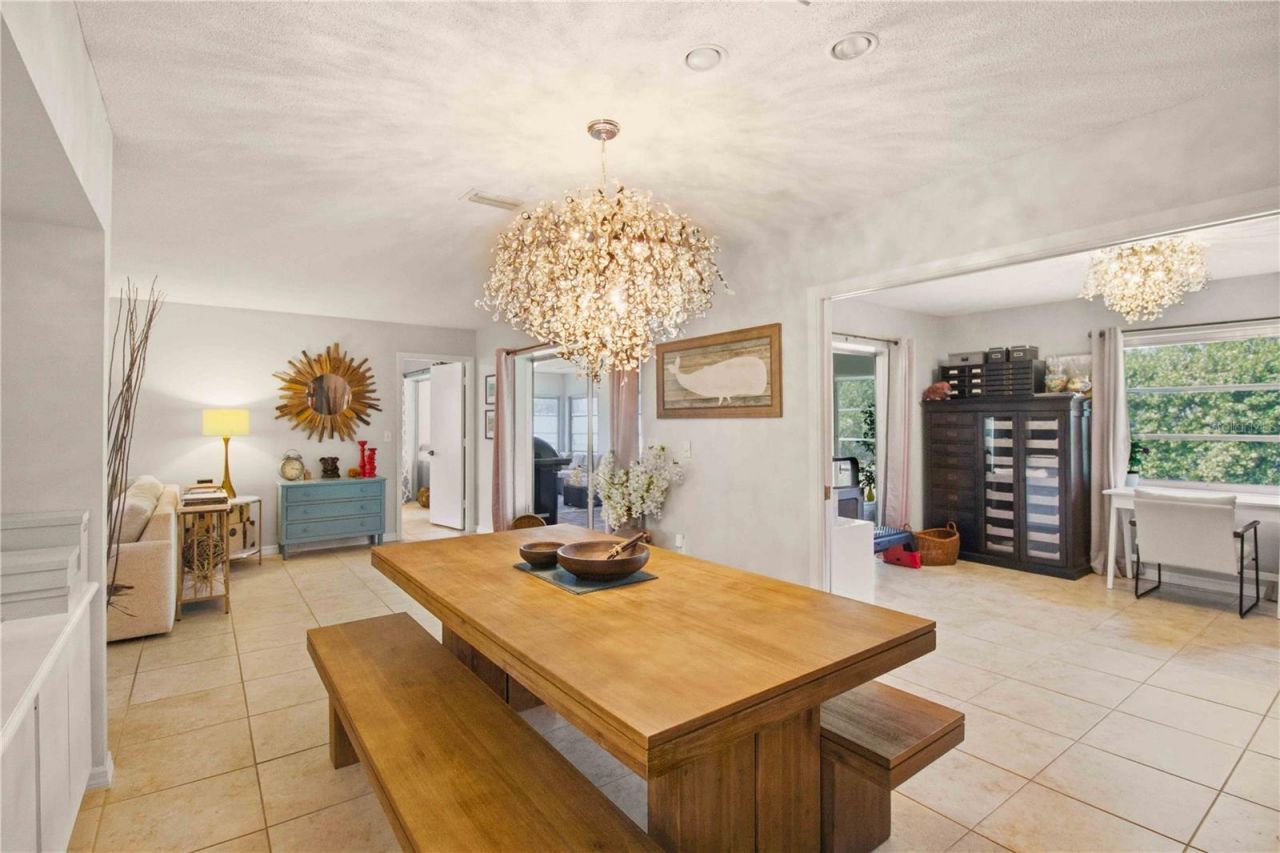7354 W Country Club Drive N, Sarasota, FL 34243 Photo