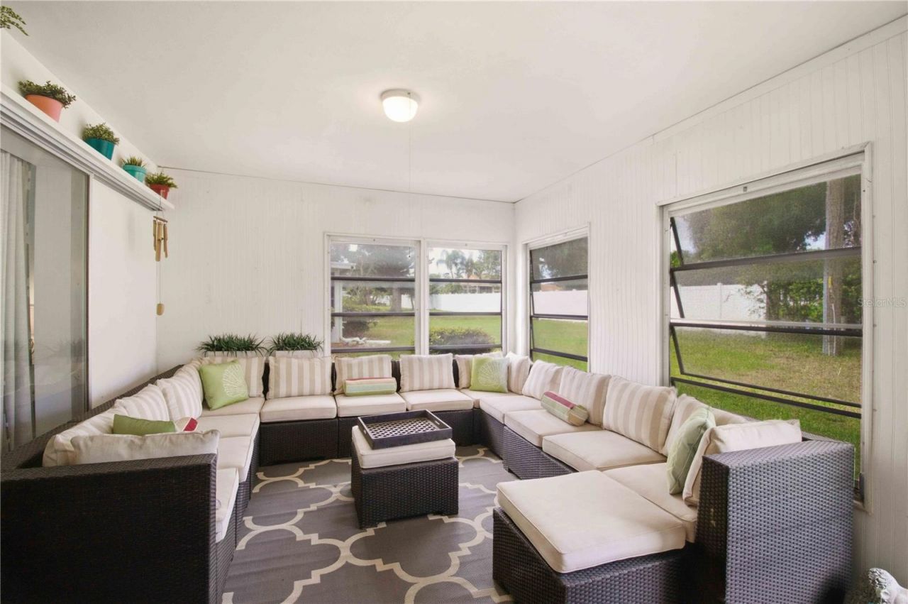 7354 W Country Club Drive N, Sarasota, FL 34243 Photo