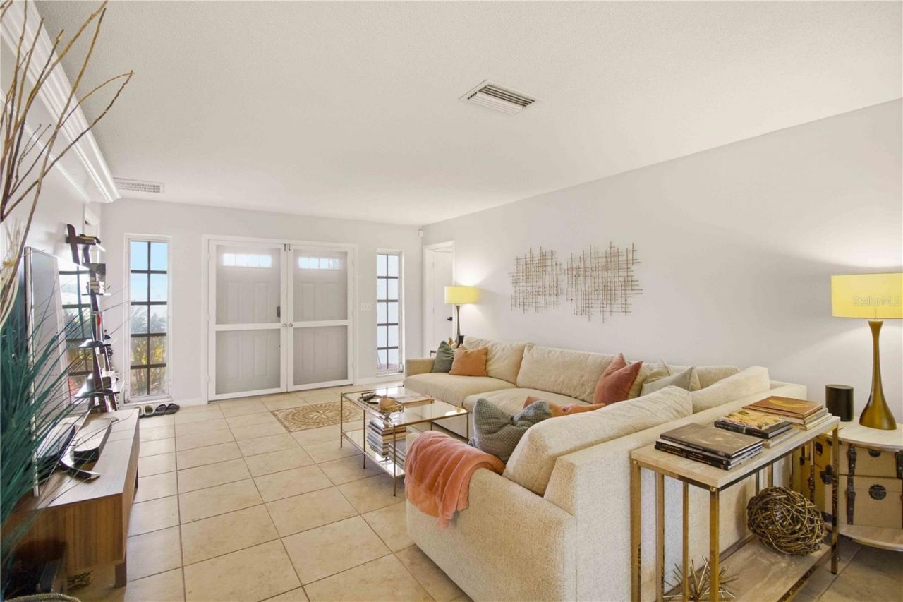 7354 W Country Club Drive N, Sarasota, FL 34243 Photo