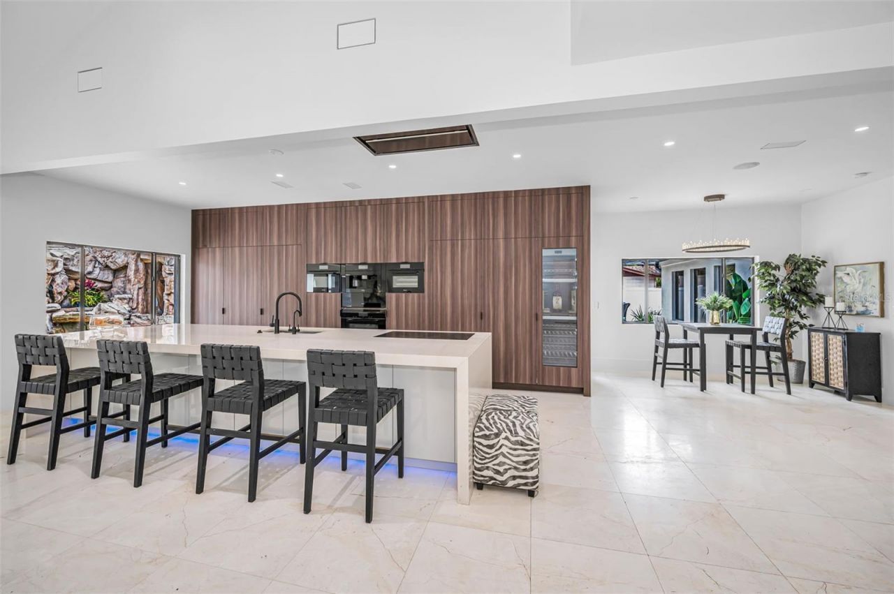 2521 Lake Ellen Drive, Tampa, FL 33618 Photo