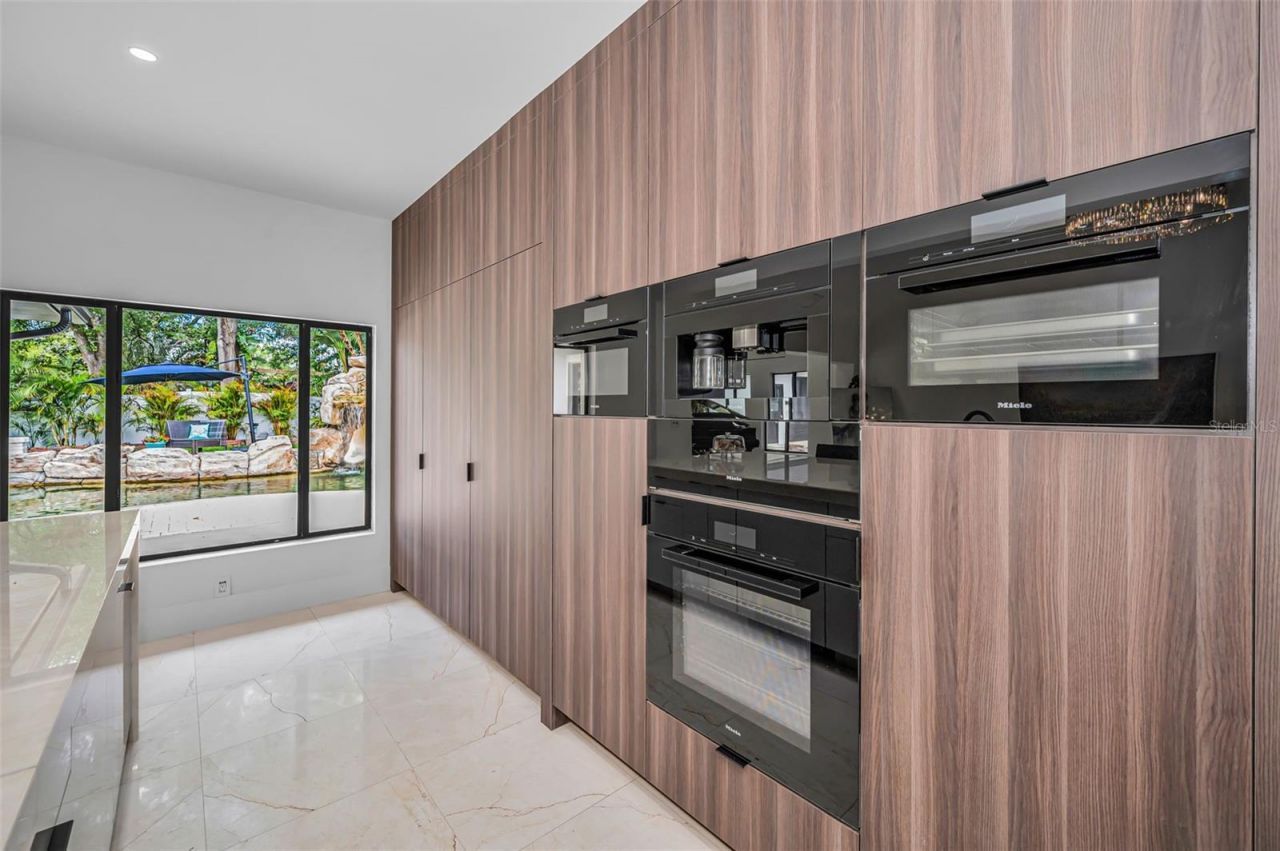 2521 Lake Ellen Drive, Tampa, FL 33618 Photo