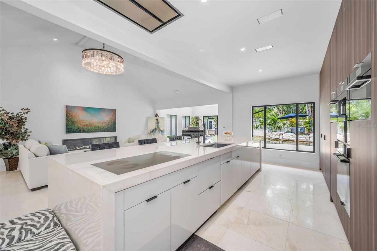 2521 Lake Ellen Drive, Tampa, FL 33618 Photo